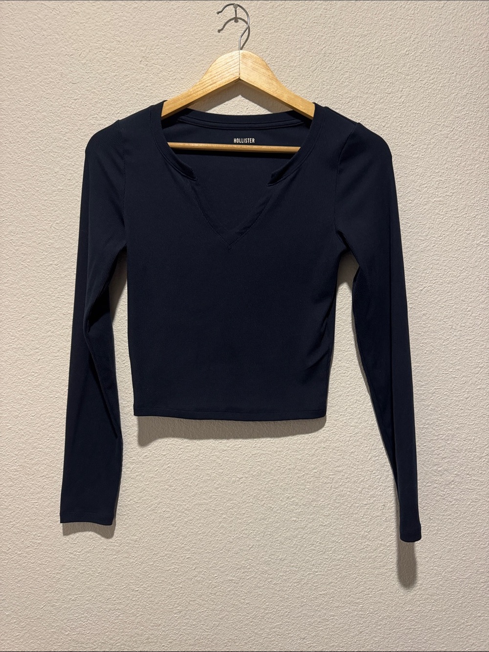 Hollister Dark Navy Long Sleeve V-Neck Crop Top size S
